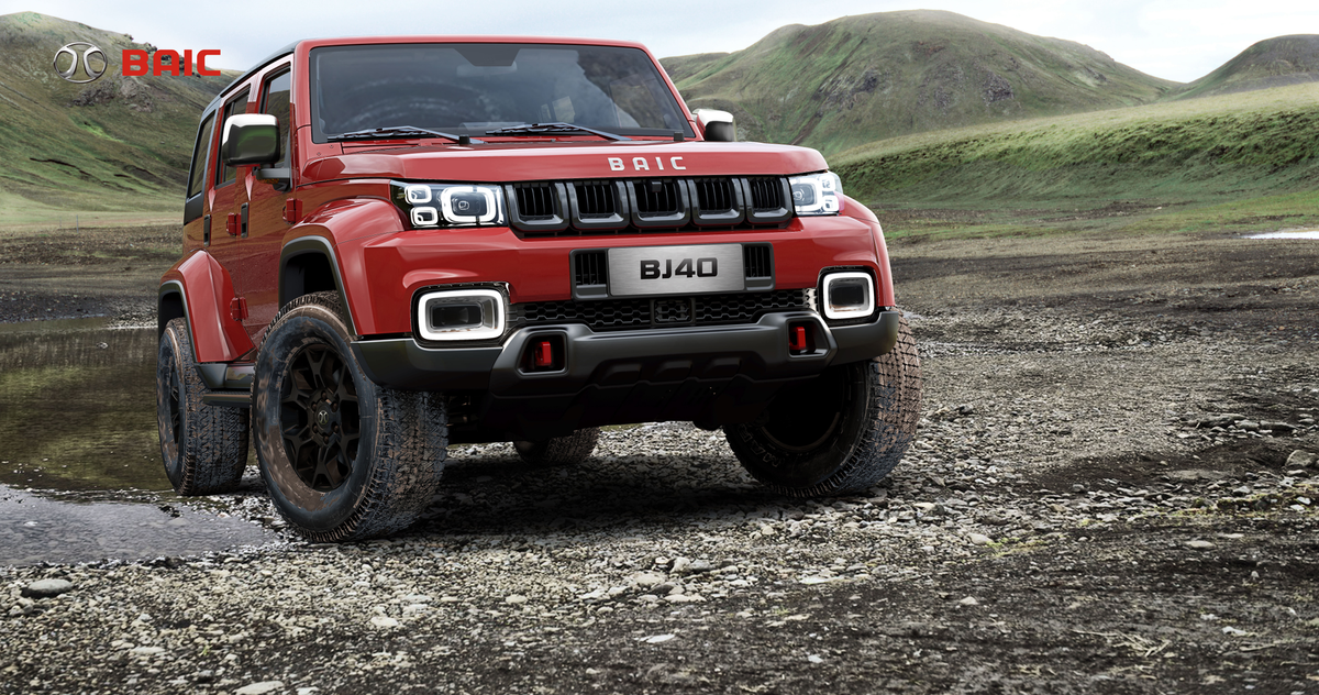 Дизельный BAIC BJ40 получил черные решетку радиатора, бампер и колесные диски, красные тормозные суппорты, а также матовую окраску кузова. Доступно четыре цвета: черный, белый, красный и зеленый.