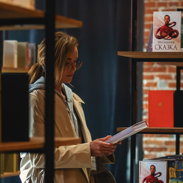     Полина Гагарина попадает в зависимость от Ильи Любимова в трейлере «Красных линий»