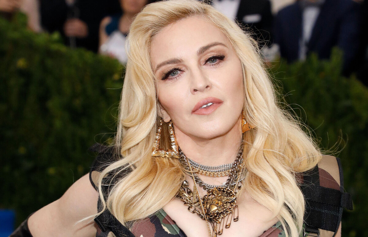 Мадонна, которая в прошлом году отметила своё 65-летие, уже сорок лет из них является одной из самых влиятельных и знаковых фигур мировой поп-индустрии.