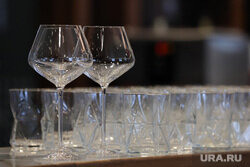 В РФ нужно увеличить количество часов, когда нельзя продавать алкоголь, отметил Андрей Головин. Фото: Размик Закарян © URA.RU