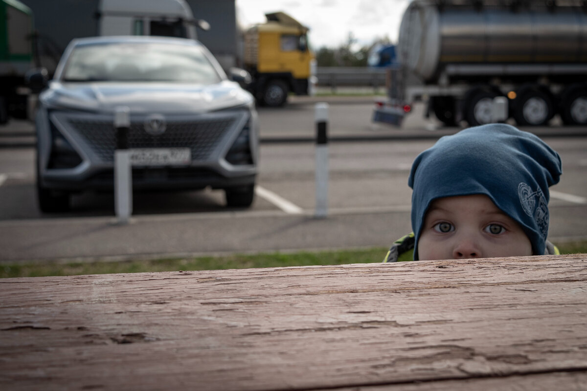 Новые платные магистрали, конечно, не только про время, но и безопасность, прогнозируемость и комфорт. Что особенно важно для путешествующих семьями с детьми. //фото автора М-11