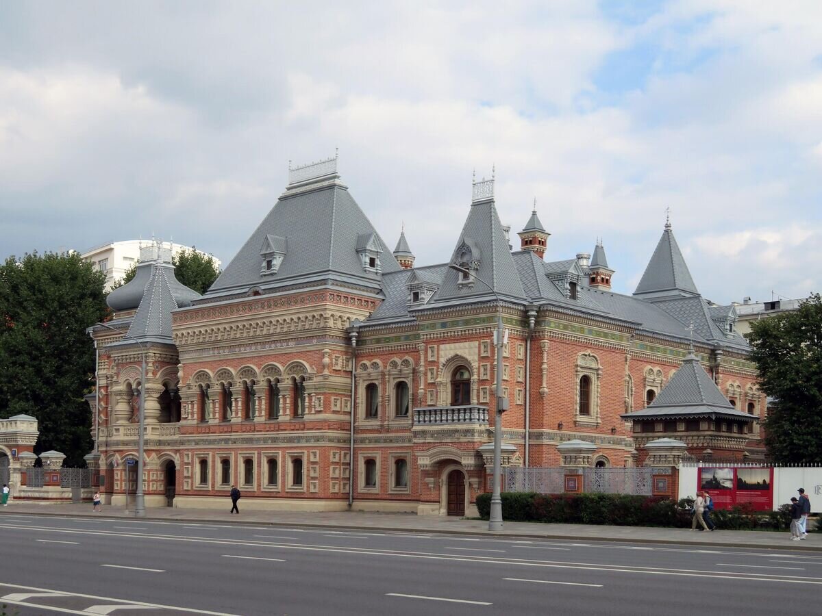    Дом купца ИгумноваCC BY-SA 4.0 / Никонико962 / Дом купца Игумнова осень 2021 (cropped)