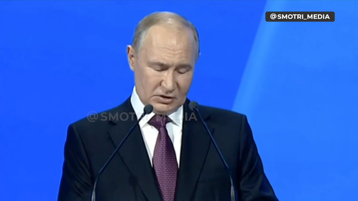 Президент предлагает в "онлайн режиме" отслеживать эффективность применения различных инструментов. Донастраивать и делать более гибкими в тесном взаимодействий с бизнесом и руководителями регионов. 