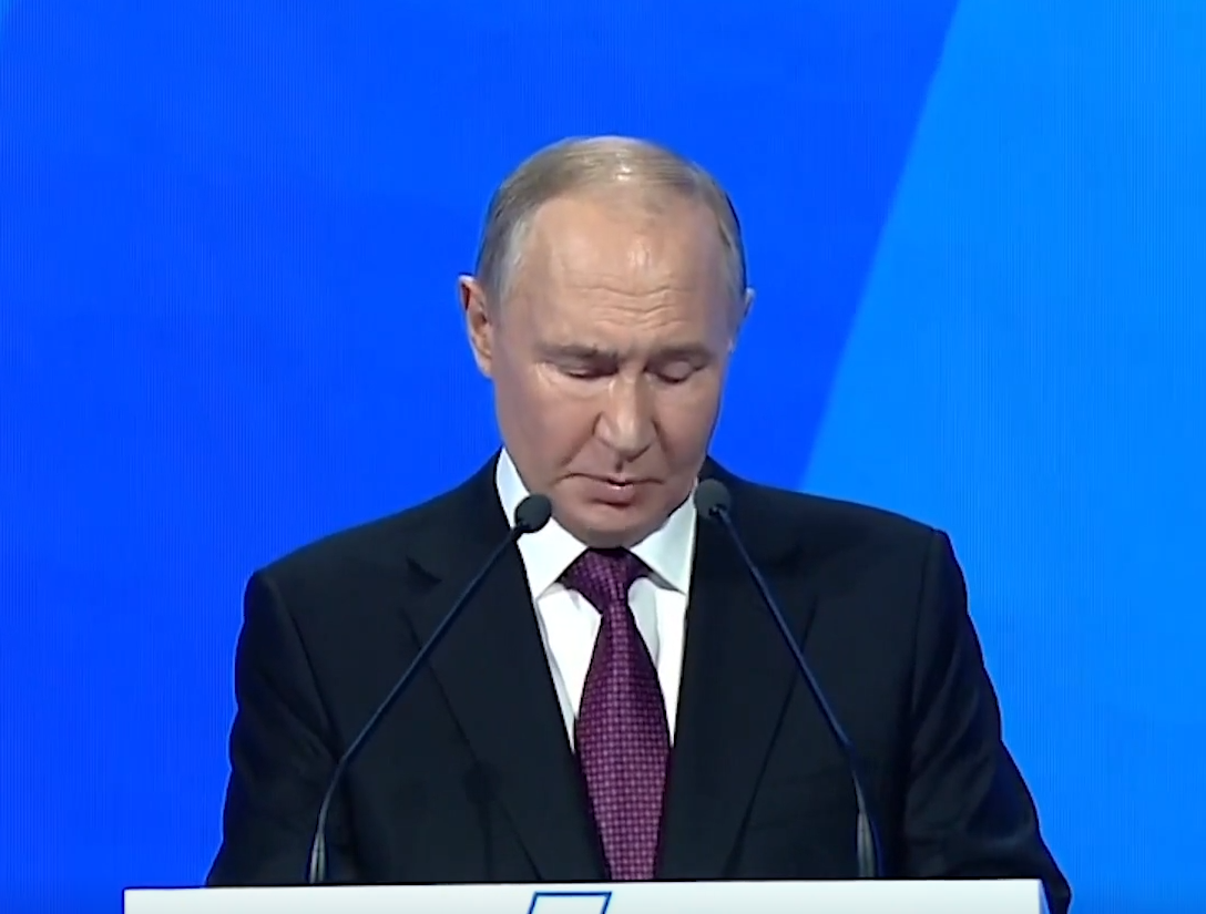 Обновленные налоговые условия надо зафиксировать в РФ на длительный срок, заявил Путин.  