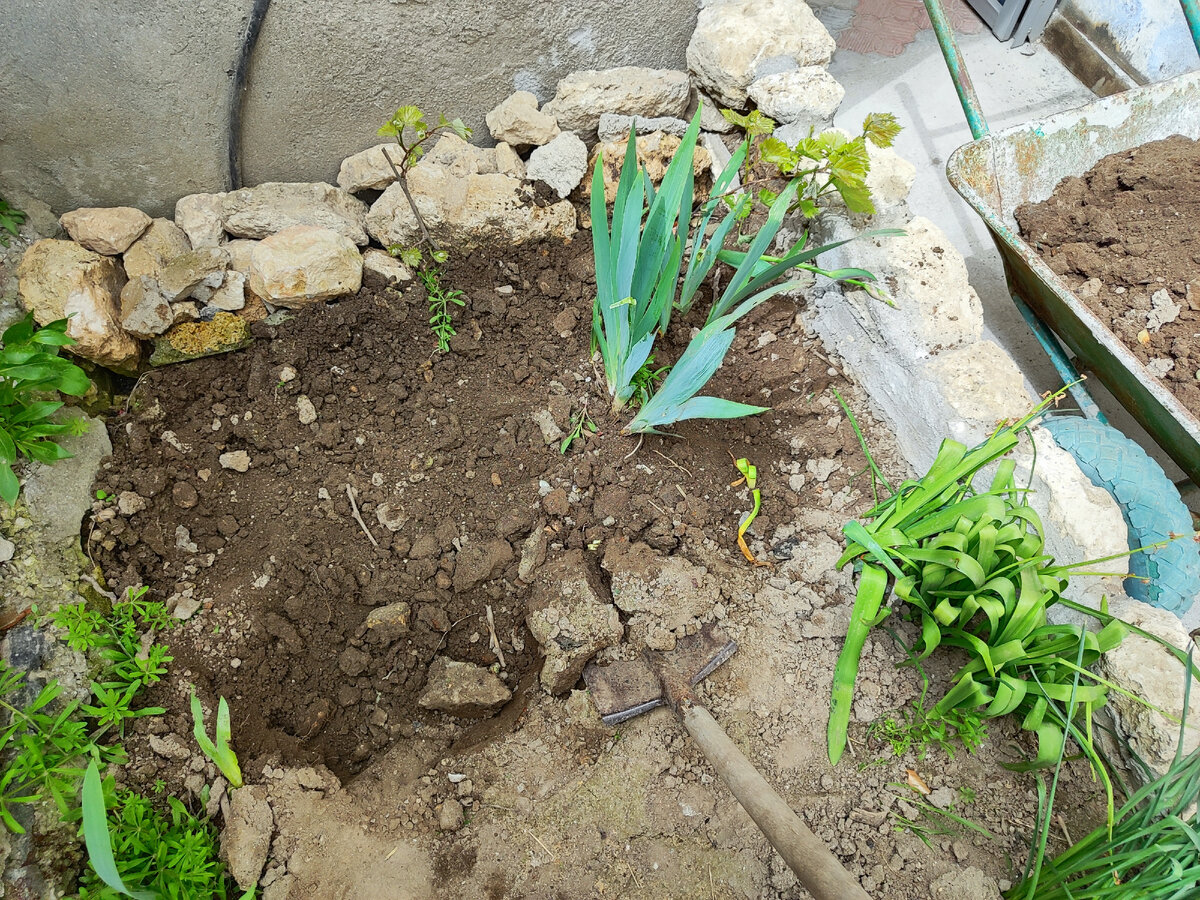 Начинаю снимать лшнюю землю