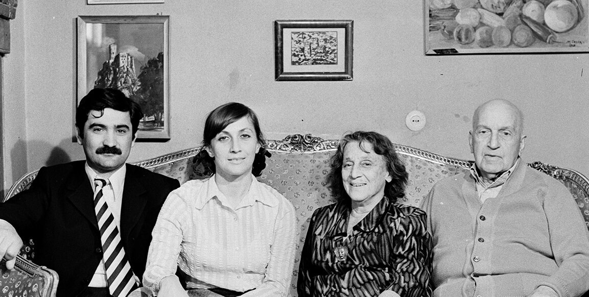 Софико Чиаурели с родителями и первым мужем Георгием Шенгелая. Фото: Pinterest