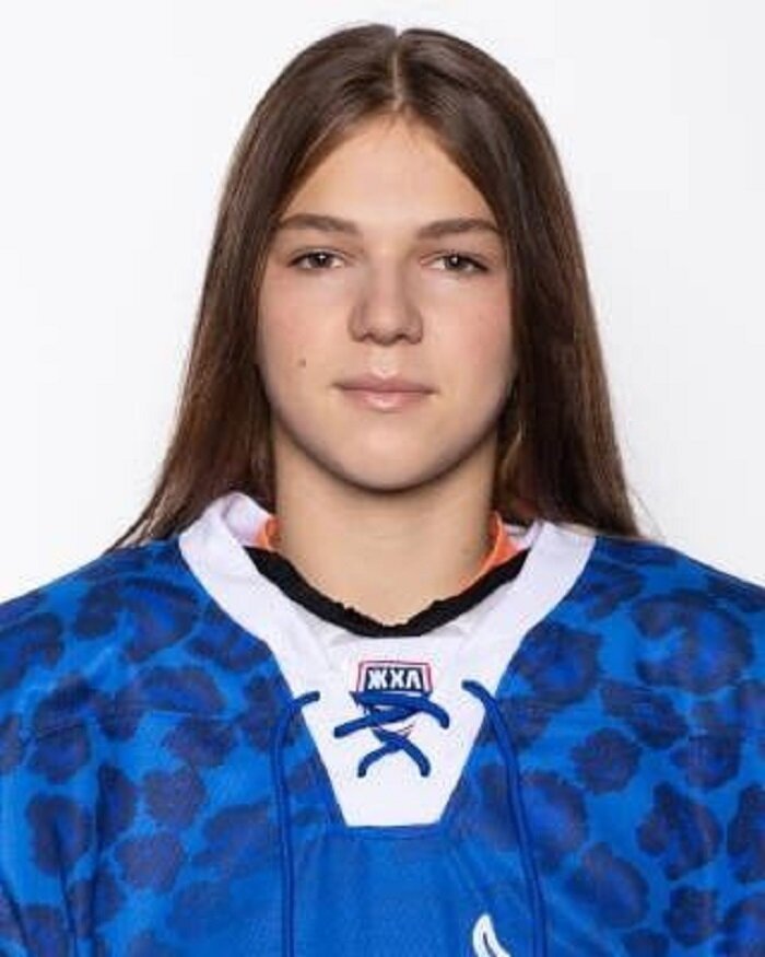     Хоккеистка Анастасия Тельнова