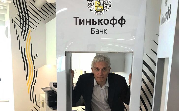 Тиньков требовал, чтобы банк поменял название, но его требование не удовлетворили.