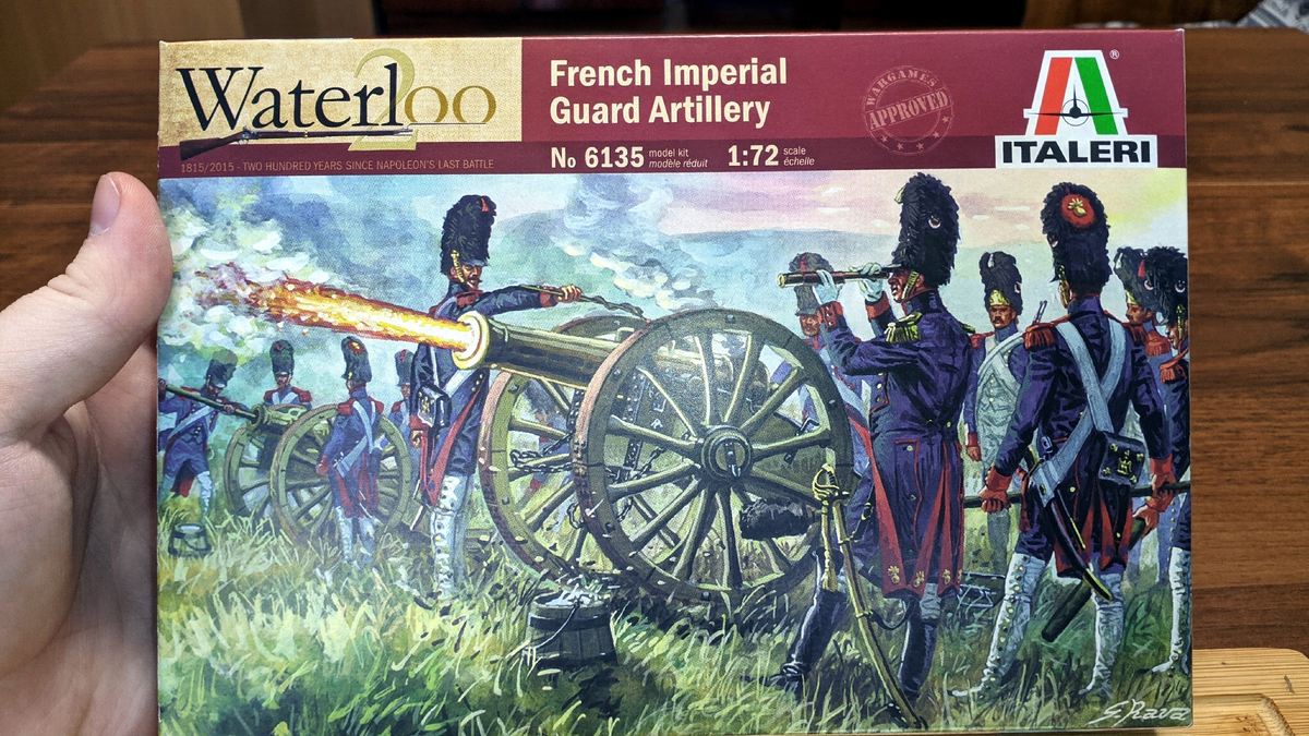Припозднился сегодня, так уж вышло. Зато прям свежак — французская императорская артиллерия. Давно не видел в продаже, так что повезло.