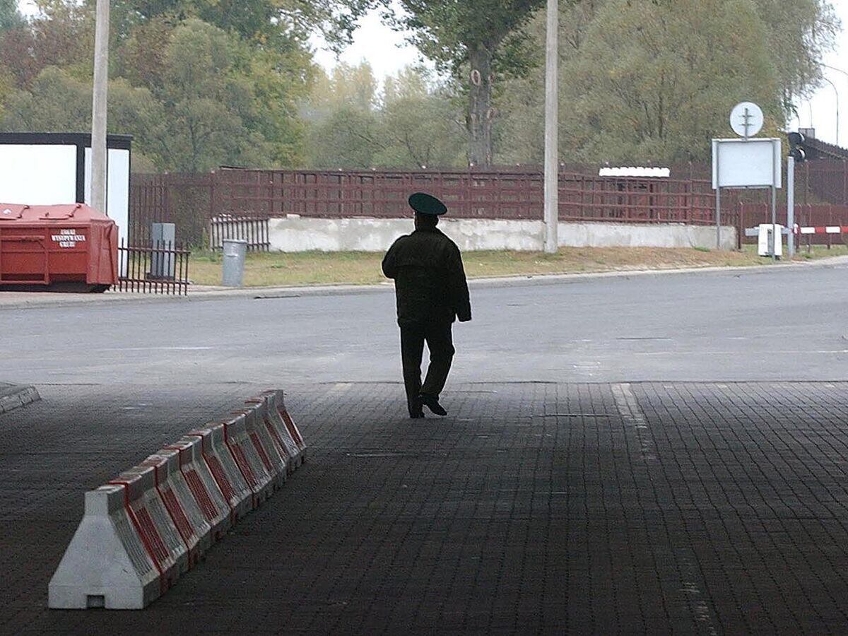    Пограничник на границе между Белоруссией и Польшей© AP Photo / Czarek Sokolowski