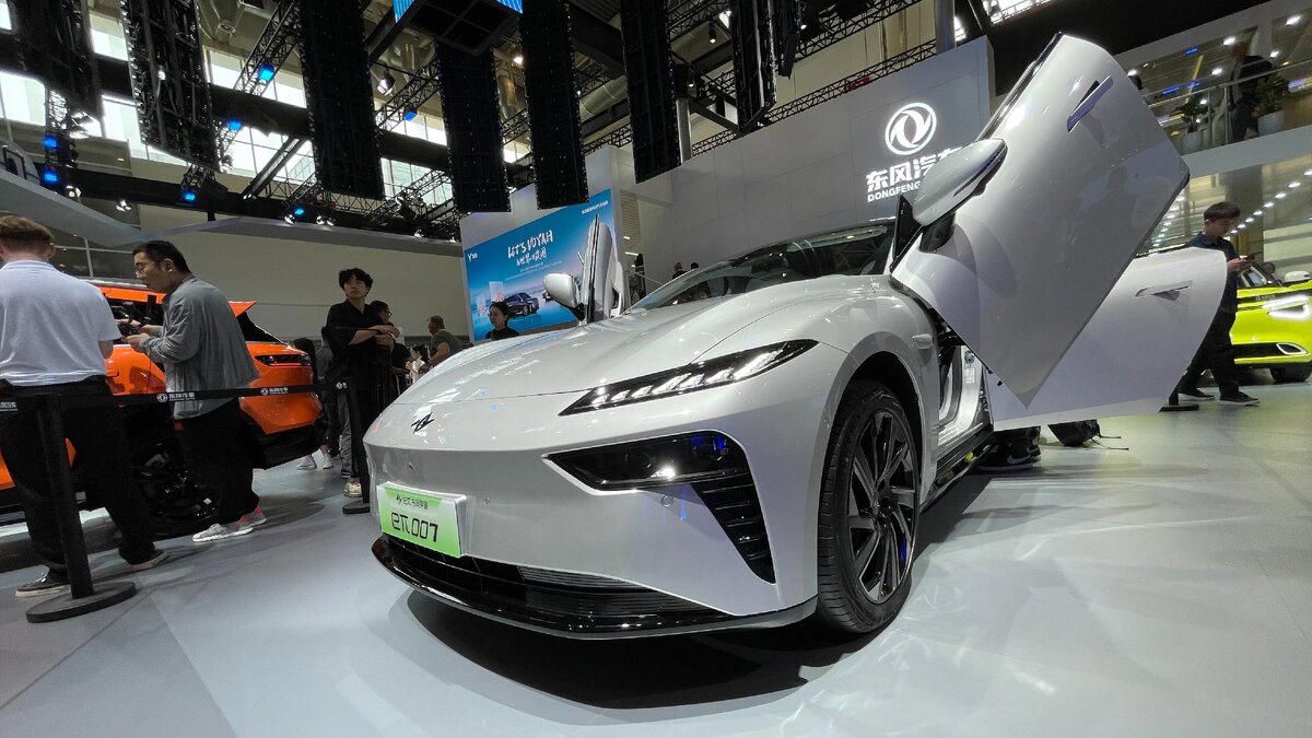 Dongfeng eπ 007 на автосалоне в Пекине. Фото: Журнал Авто.ру