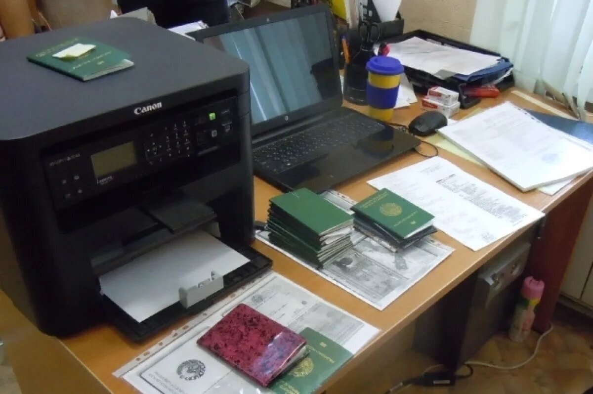    В Севастополе полицейские во время рейда выявили 99 незаконных мигрантов