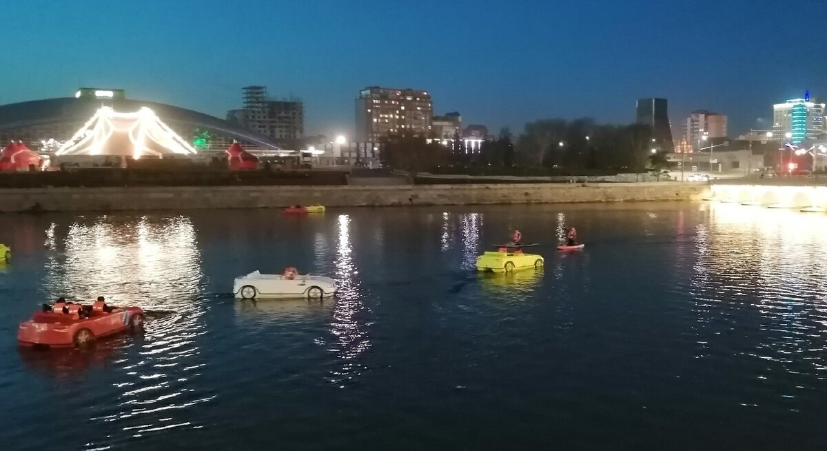 Катамараны на реке Миасс в Челябинске