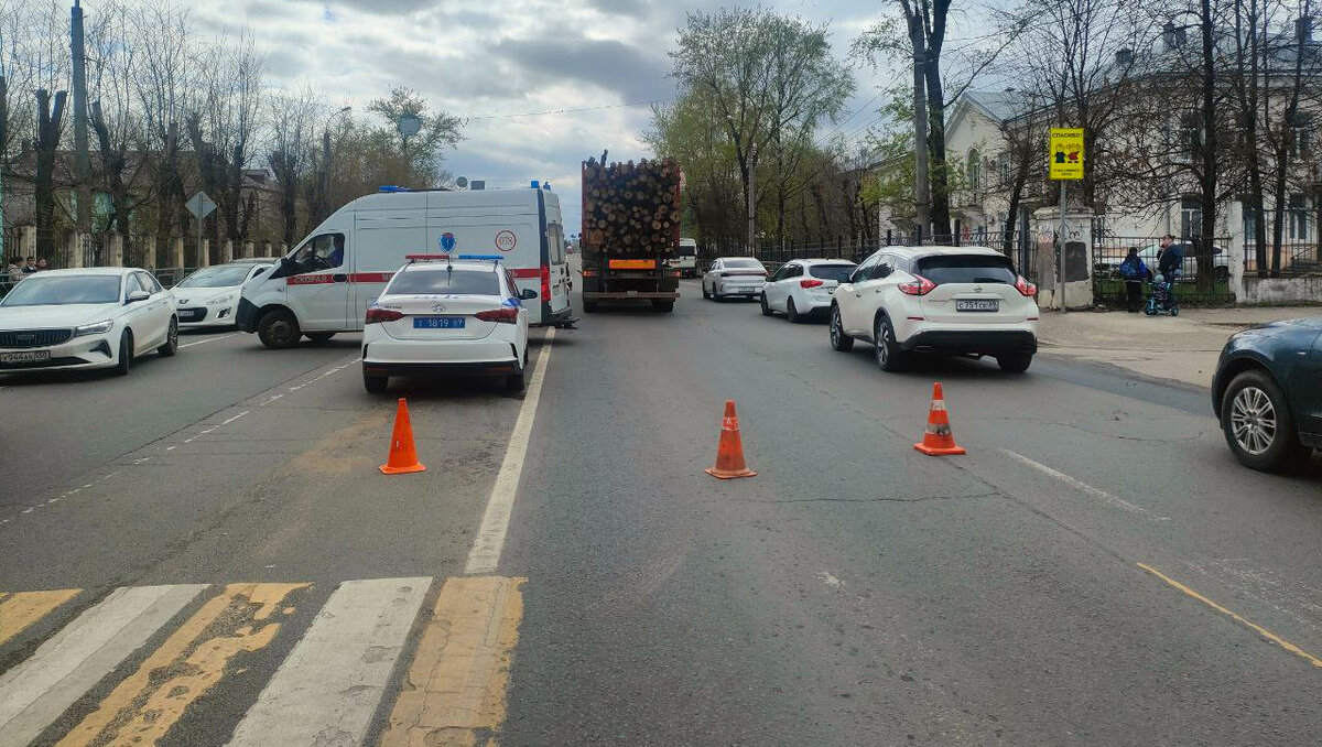 Прокуратура взяла на контроль проверку по ДТП в Твери, где лесовоз сбил  ребенка | ТИА | Новости Твери и Тверской области | Дзен