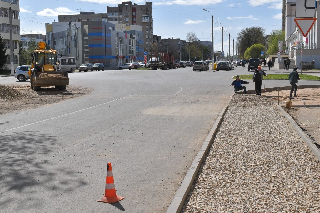 Терпите водители! На семи улицах Твери идет ремонт тротуаров