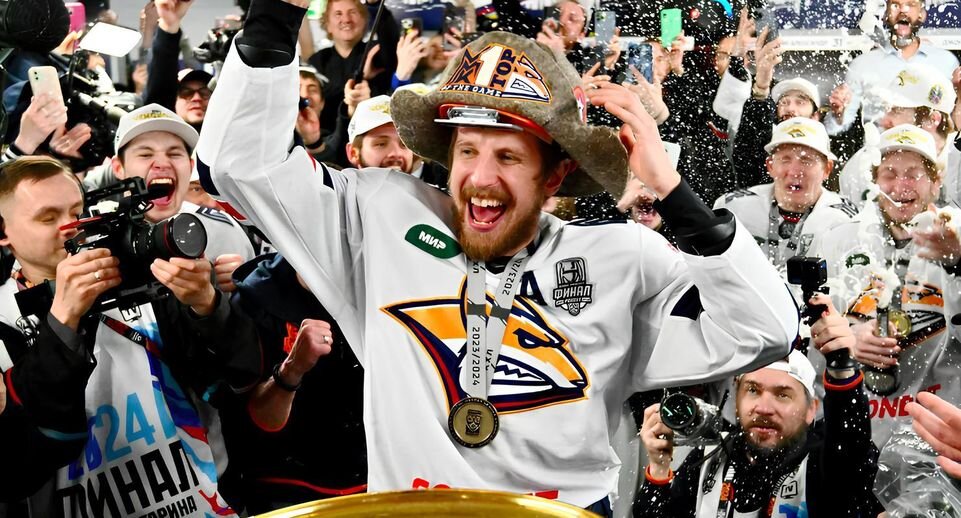    Хоккеисты «Металлурга» после победы / РИА «Новости»