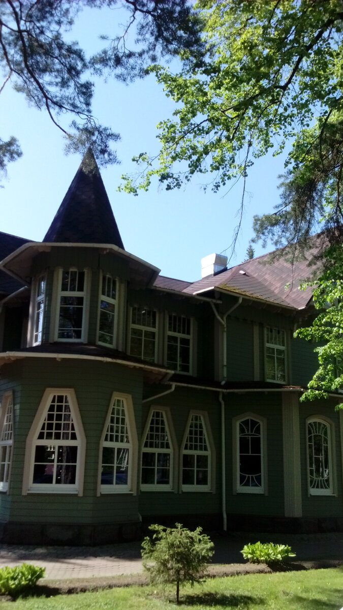 Она же с другого ракурса. Листайте вправо