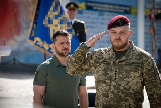    Владимир Зеленский (слева)