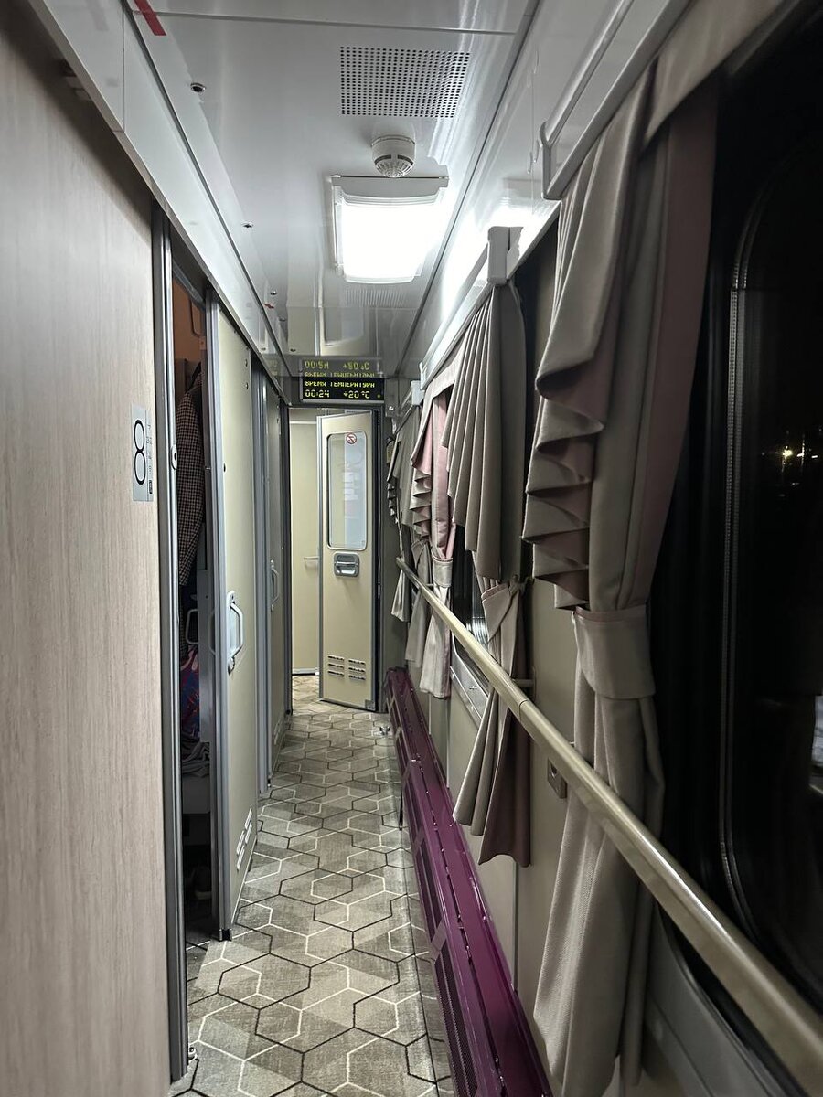 Внутри розовый цвет тоже присутствует