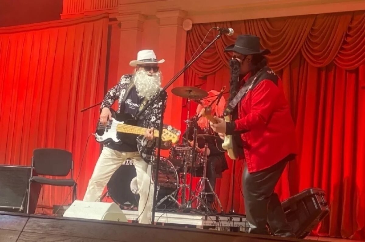    На тверской сцене известный певец Валерий Ярушин исполнил хиты 80-х