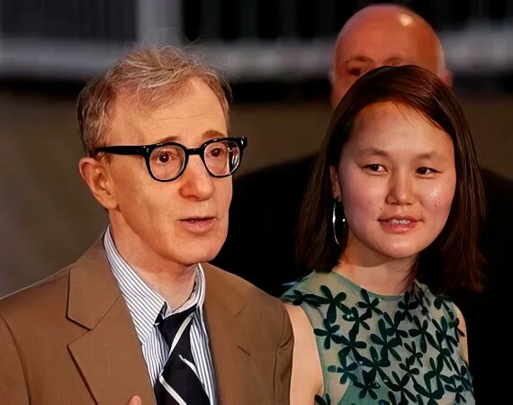 Вуди аллен женился. Вуди аллен женился. Вуди аллен с женой сун-и. Вуди аллен и сун-и превин. Вуди аллен и сун-и.