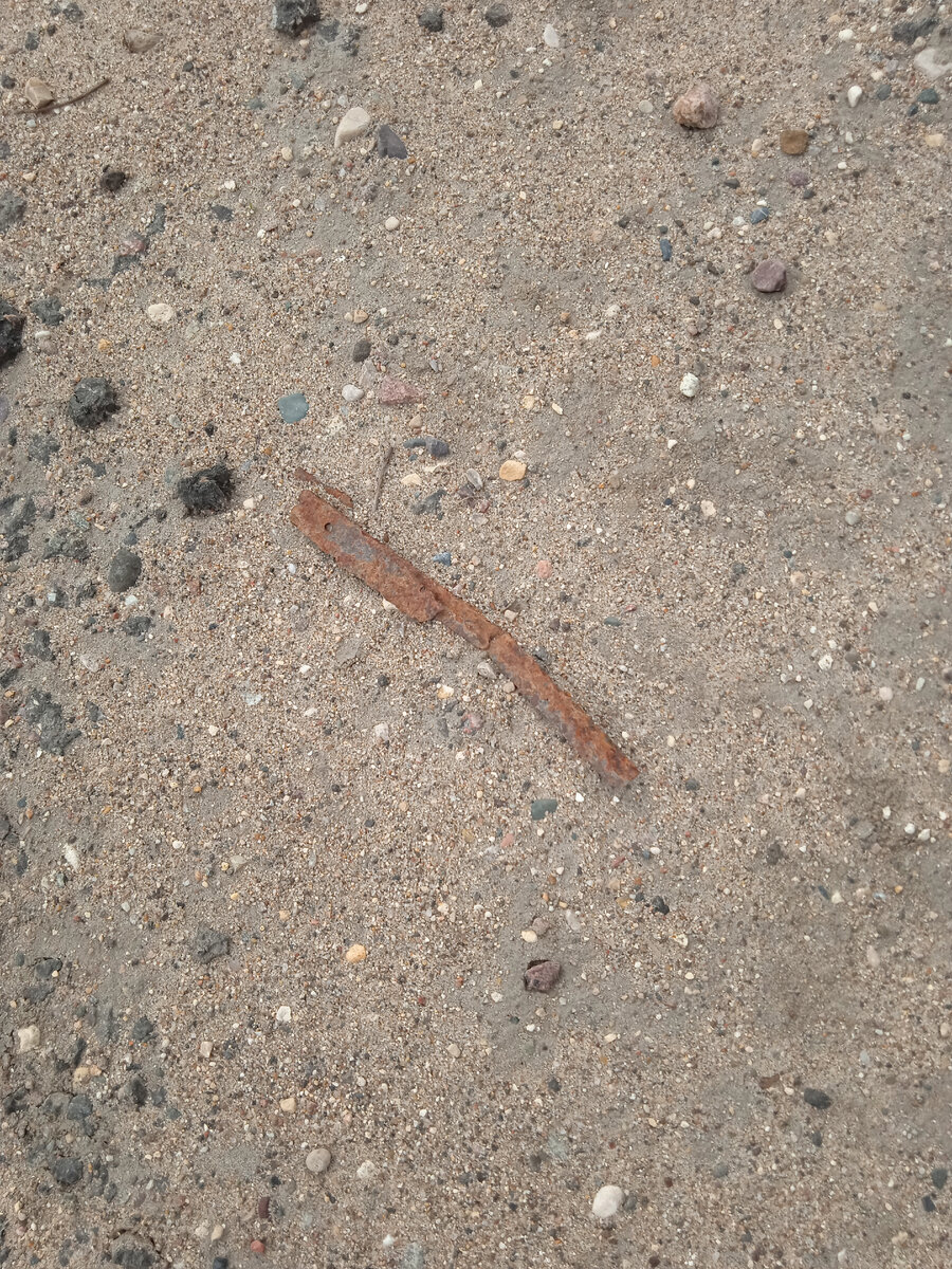 Кто-то бритву потерял. Давно