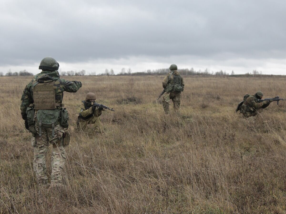    Американские военные инструкторы обучают военнослужащих ВСУ© AP Photo / Aleksandr Shulman