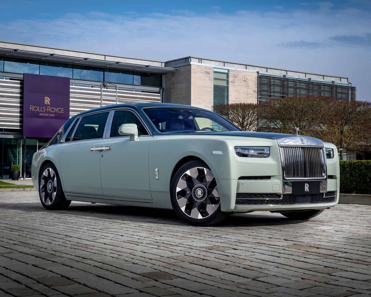 Rolls-Royce представляет свои первые автомобили, собранные на заказ в Китае  | RUBMW | Дзен