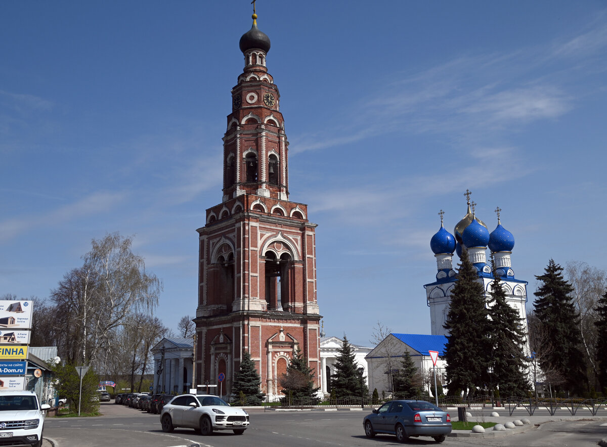 Храмовый ансамбль в Бронницах дошёл до нашего времени практически без изменений. Причём Архангельский собор - с 1705 года.

