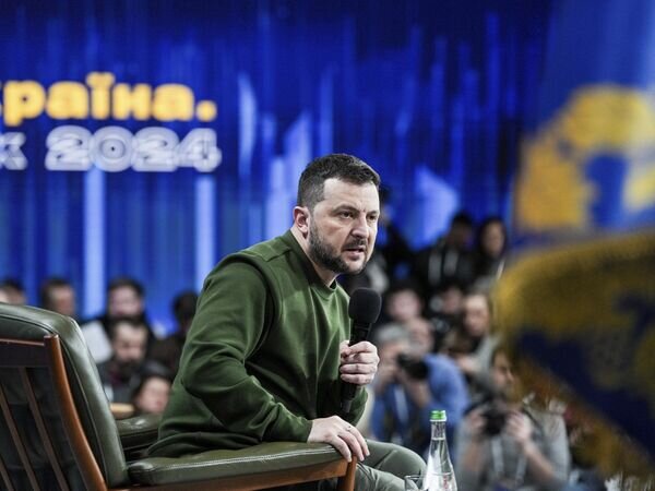    © AP Photo / Evgeniy Maloletka