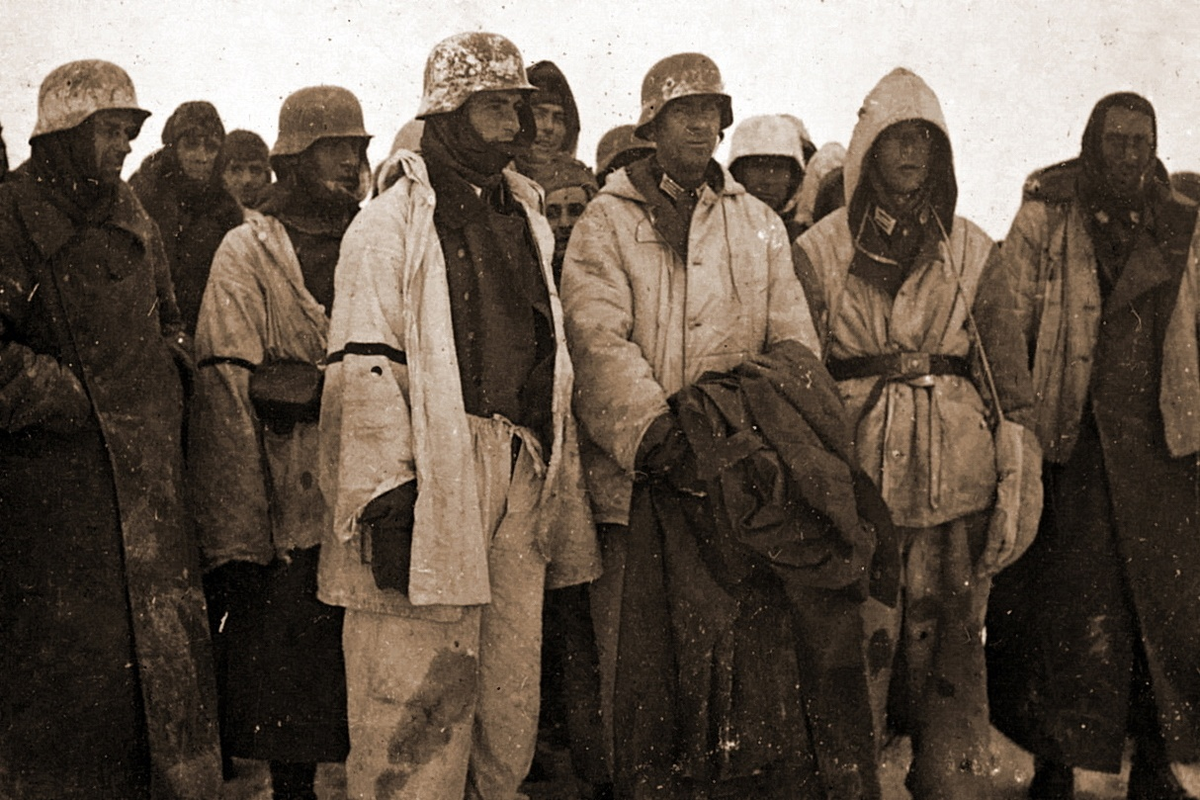 Немецкие военнопленные под Сталинградом. Источник фото яндекс картинки. 