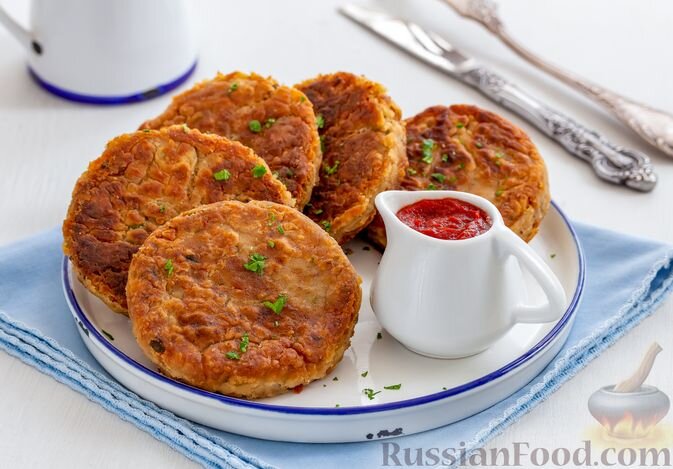 фасоль консервированная, рыба консервированная, картофель, соль, перец чёрный молотый, зелень петрушки, мука, масло растительное, соус томатный