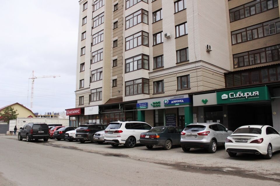    Жилой дом на улице Анатолия, 35а и строительная площадка по соседству. Источник: "Толк"