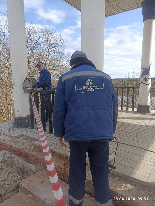    На набережной в Слободском начали ремонтировать ротонду