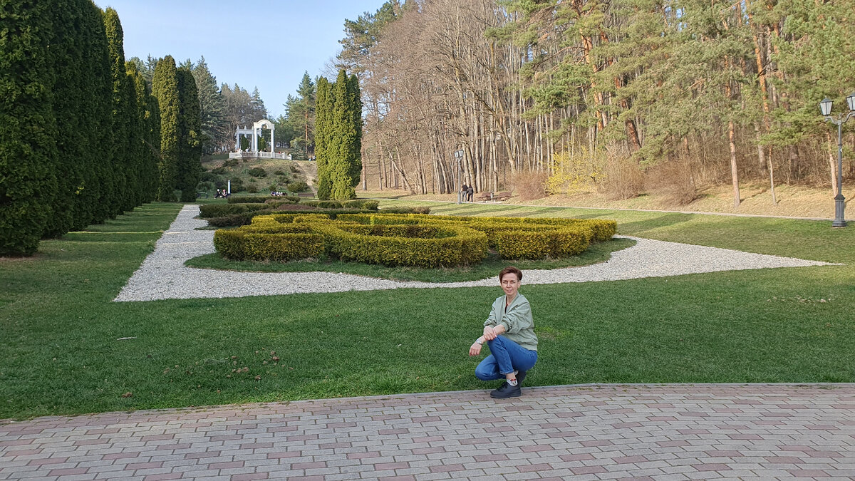 Долина роз  в апреле