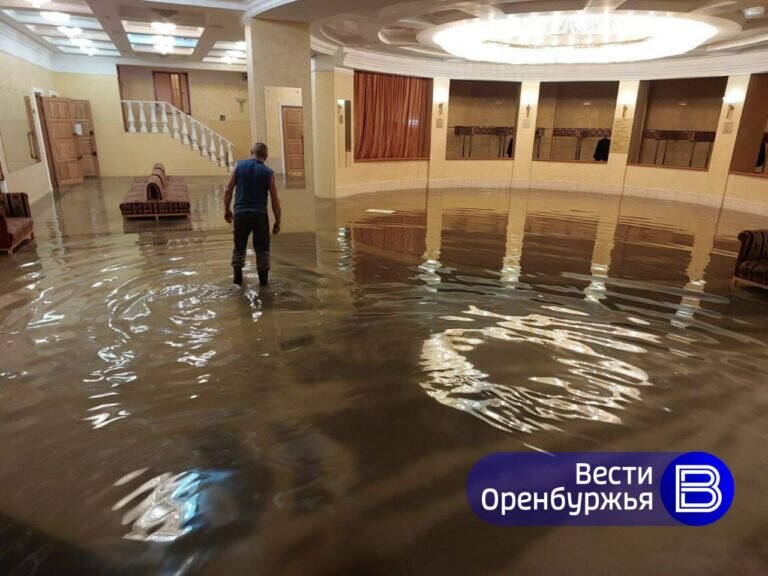    Мельпомена в воде. В Оренбургском драмтеатре устранили последствия коммунальной аварии Белов Михаил Александрович