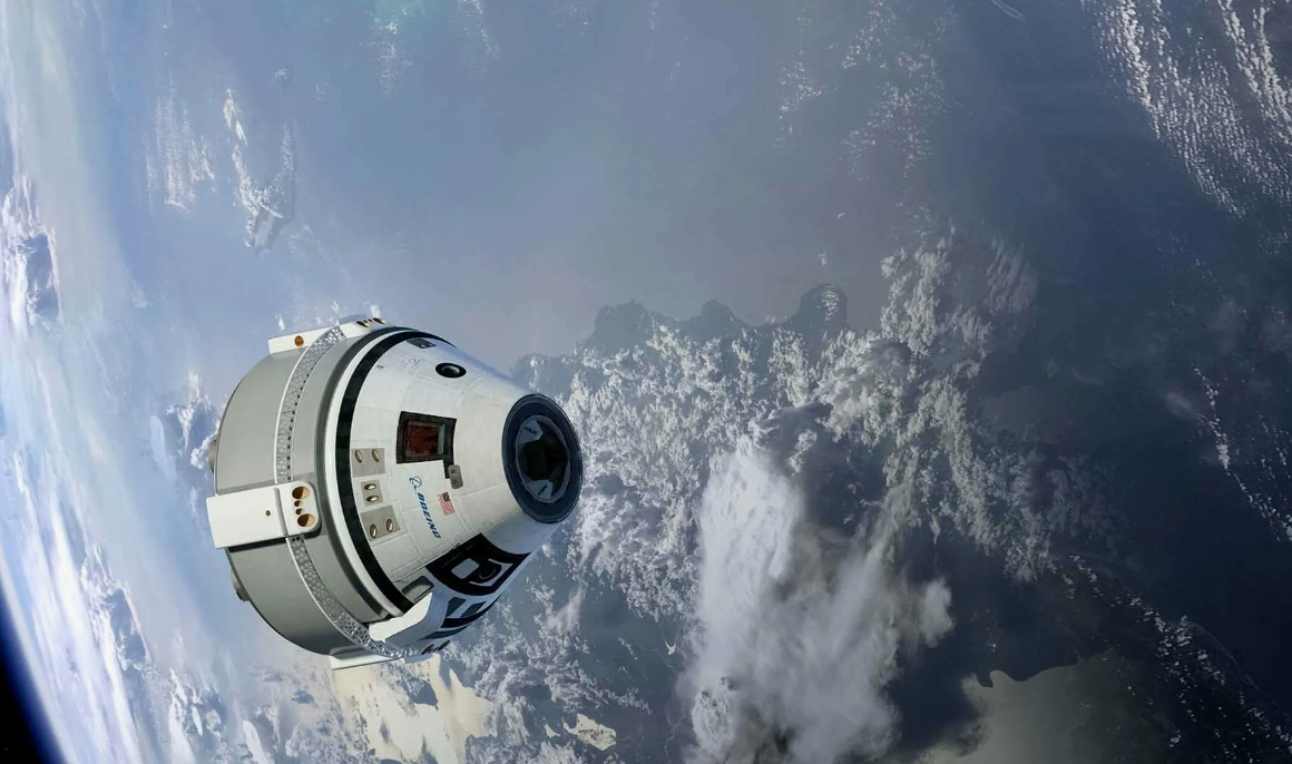 Boeing Starliner в ходе второго тестового полета в мае 2022 года. Источник: Яндекс.Картинки