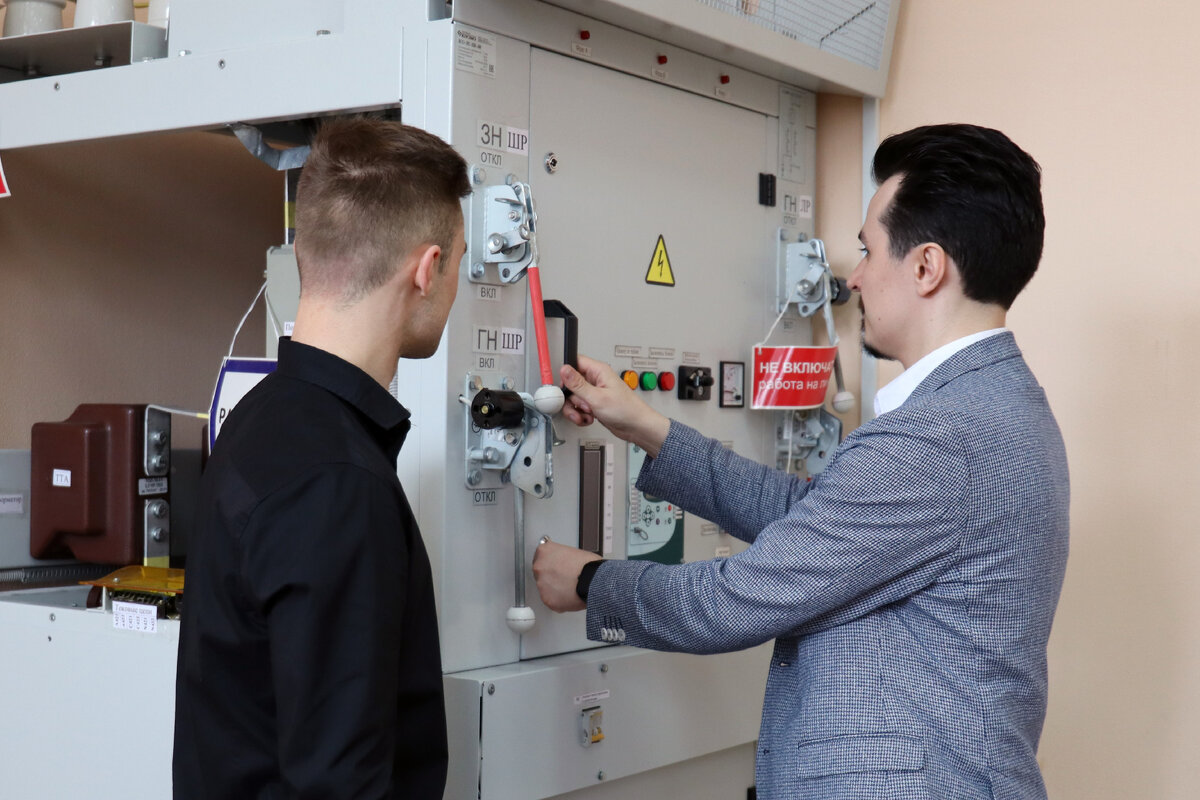 Сотрудники и студенты Омского политеха разрабатывают проект совершенствования системы диагностики высоковольтного электрооборудования на предмет дефектов, грозящих короткими замыканиями.