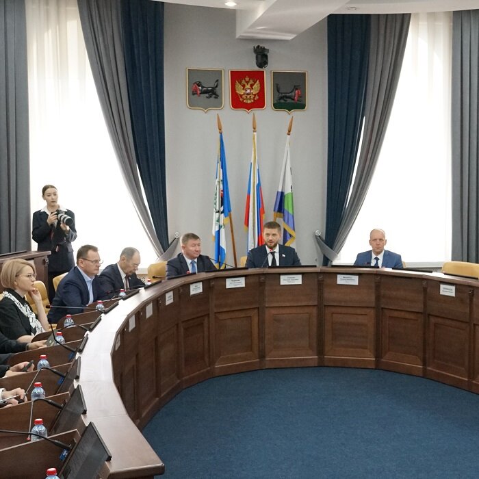 Корректировки бюджета на 2024 год и плановый период 2025–2026 годов утвердила дума Иркутска на 62-м очередном заседании. Заседание провел спикер представительного органа Евгений Стекачев. В основном средства направили на социальную сферу.