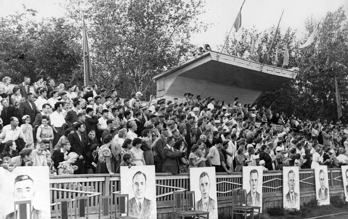 Первый День металлурга. Левобережный стадион, июль 1958 год.