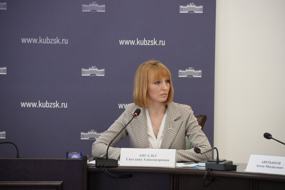 депутат ЗСК Светлана Ангальт по поручению руководителя кубанского парламента Юрия Бурлачко в ЗСК провела заседание рабочей группы