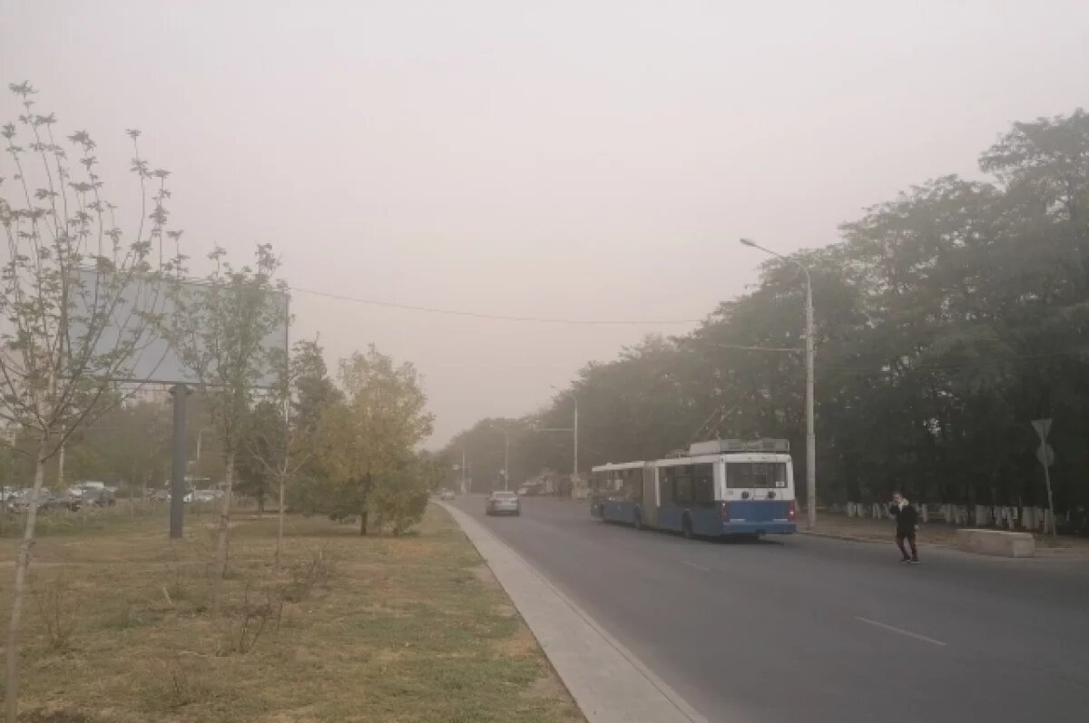    Из-за африканского песка небо над Ростовом приобрело жёлтый оттенок