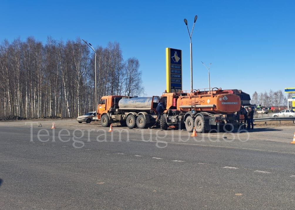    Водитель Lexus устроил ДТП с двумя КамАЗами на трассе в Югре