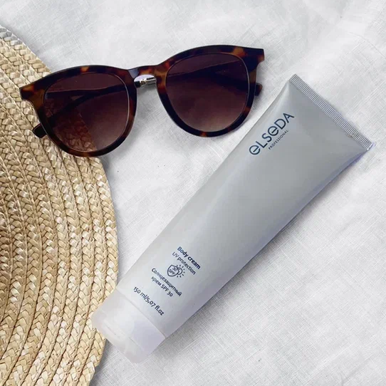 Солнцезащитный крем ELSEDA из линейки INTENSIVE  с SPF 30 защитит вашу кожу и увлажнит ее благодаря наличию в составе гиалоуроновой кислоты и фукогеля  