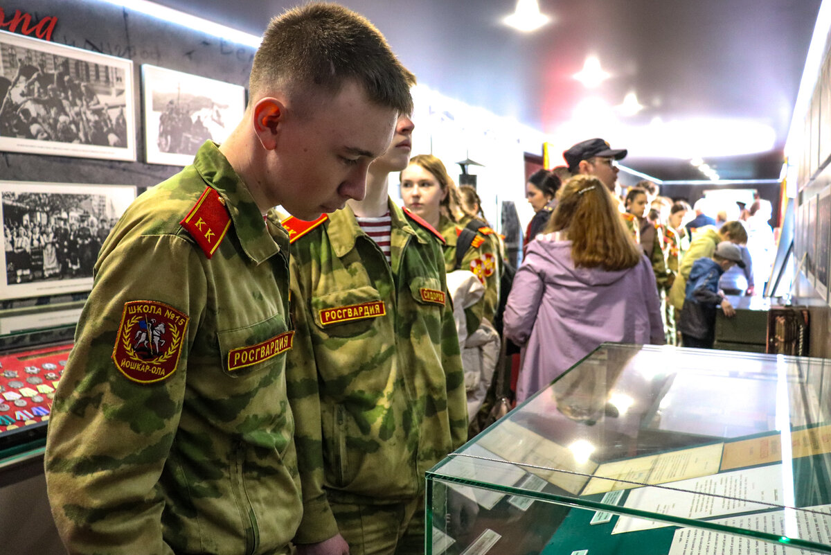 В Йошкар-Оле росгвардейцы ознакомились с экспозициями патриотического  поезда «Сила в правде» | Росгвардия. Приволжский округ | Дзен