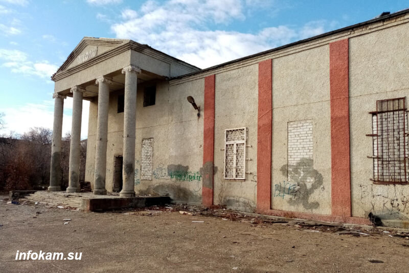    Бывший клуб Строителей на 2-м участке в Камышине