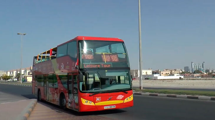 Красный туристический автобус Big Bus. 