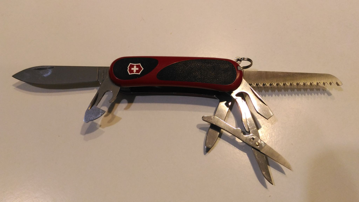 https://www.onlinetrade.ru/catalogue/suvenirnye_nozhi-c731/victorinox/nozh_perochinnyy_victorinox_evolution_18_85_mm_15_funktsiy_krasnyy_s_chernymi_vstavkami_2.4913.c-839646.html