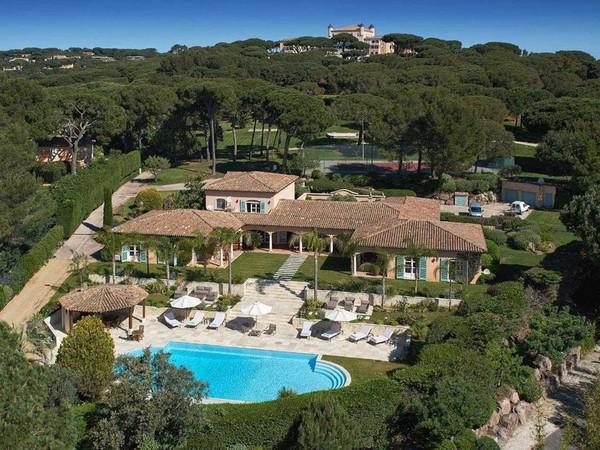 Позавчера Басманный суд Москвы арестовал на 2 месяца бывшего заместителя министра обороны Тимура Иванова по обвинению в получении взятки в особо крупном размере.-19