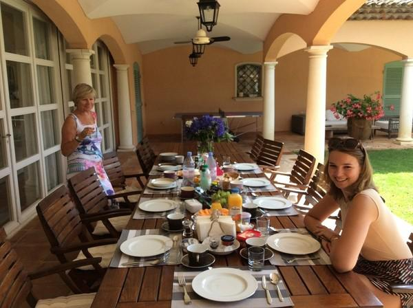 Позавчера Басманный суд Москвы арестовал на 2 месяца бывшего заместителя министра обороны Тимура Иванова по обвинению в получении взятки в особо крупном размере.-20